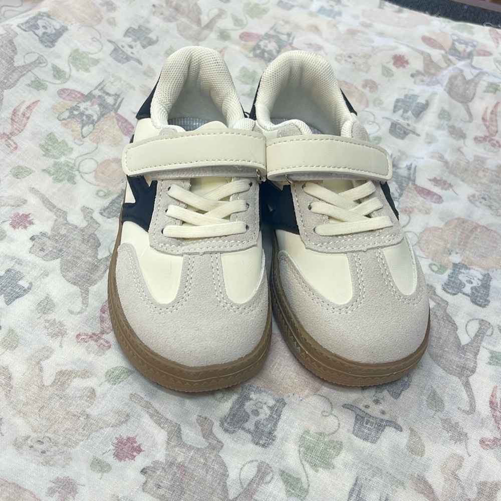 Kids sneakers
